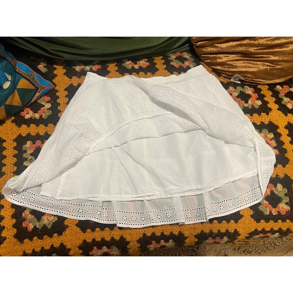 American Eagle White Eyelet Tiered Mini Skirt - Smocked High Waist Boho XL - Picture 3 of 5